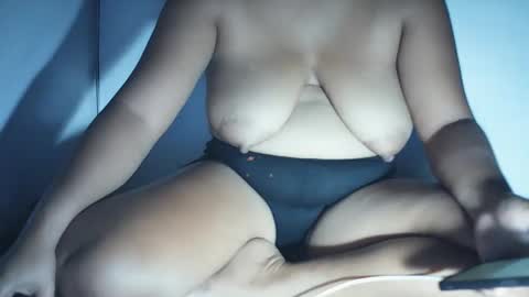 Snapshot of hotflowerclit chatting on September 24, 2025, 1:36 pm hotflowerclit online show from September 24, 2025, 1:36 pm