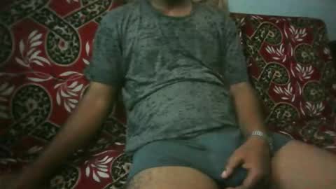 hotguyy001 online show from April 2, 2026, 12:36 pm