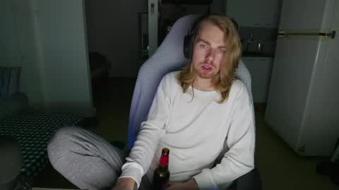 Hikikomori Alex online show from December 9, 2024, 3:33 pm