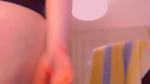 Angela online show from November 5, 2025, 7:47 pm