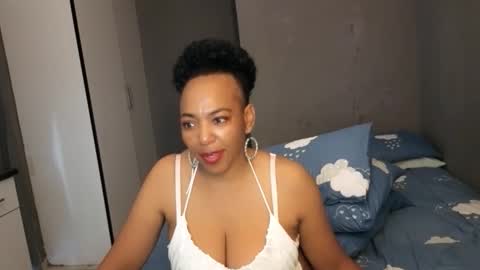 hotlilya online show from February 9, 2026, 2:43 pm