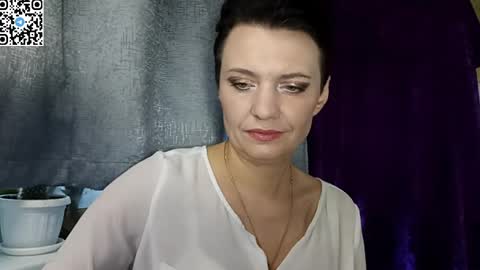 hotmamaqueen234 online show from May 11, 2026, 2:45 pm