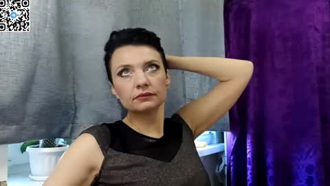 hotmamaqueen234 online show from May 12, 2026, 7:16 am