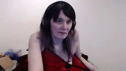 hotmodel1984 online show from April 16, 2026, 9:39 pm