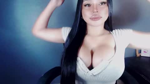 Snapshot of hotsexyhugetrans chatting on January 24, 2025, 5:32 pm Marga Avery online show from January 24, 2025, 5:32 pm