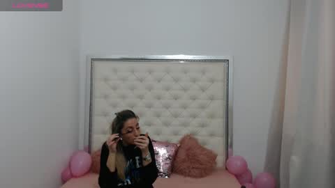 Snapshot of hott_eryka chatting on March 8, 2025, 8:00 am Eryka online show from March 8, 2025, 8:00 am