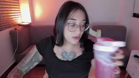 hottbee3645 online show from January 11, 2026, 10:37 pm