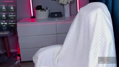 hello Im Eva online show from October 2, 2025, 2:35 pm