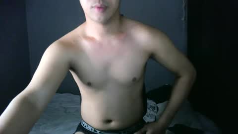 hottie_kyle69 online show from March 17, 2026, 10:35 pm