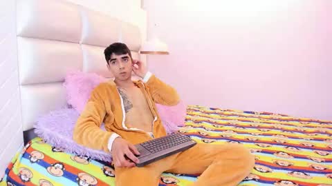 Snapshot of hottiie_guy chatting on October 8, 2025, 6:05 pm hottiie_guy online show from October 8, 2025, 6:05 pm