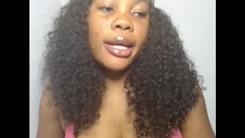 hotty_lora889 online show from October 14, 2025, 2:29 pm