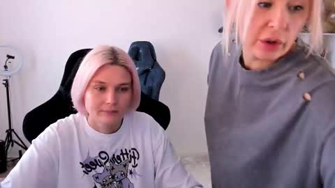 Nessie and Jessie online show from October 19, 2025, 9:54 am