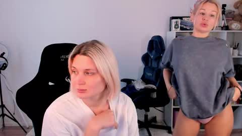 Snapshot of hottyblonds chatting on December 22, 2025, 11:29 am Nessie and Jessie online show from December 22, 2025, 11:29 am