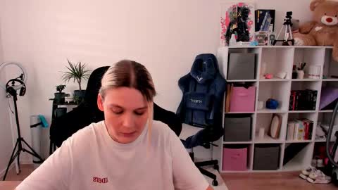 Snapshot of hottyblonds chatting on February 3, 2026, 11:48 am Nessie and Jessie online show from February 3, 2026, 11:48 am