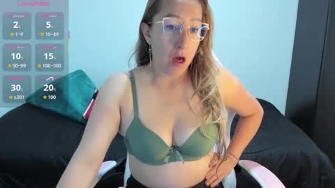 hottychrystal online show from March 16, 2026, 12:42 pm