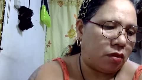 hottycrissy4u online show from June 18, 2026, 1:04 pm