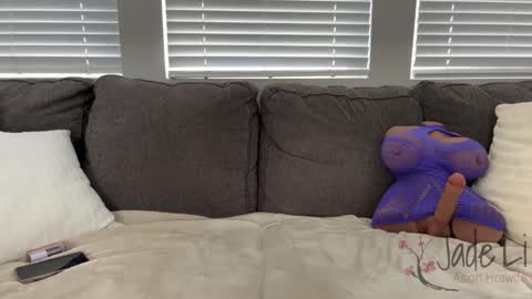 Jade Li online show from November 18, 2025, 9:19 pm