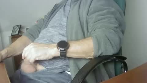 Snapshot of hpeter111 chatting on December 15, 2024, 6:59 pm Peter online show from December 15, 2024, 6:59 pm