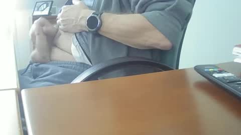 Snapshot of hpeter111 chatting on December 30, 2024, 10:32 am Peter online show from December 30, 2024, 10:32 am