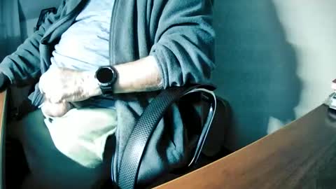 Snapshot of hpeter111 chatting on January 12, 2026, 10:48 pm Peter online show from January 12, 2026, 10:48 pm