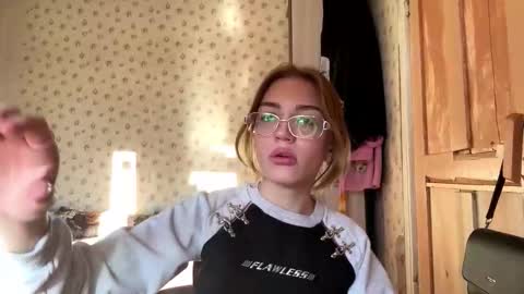 Snapshot of hsiuscherich chatting on November 17, 2025, 8:09 am hsiuscherich online show from November 17, 2025, 8:09 am