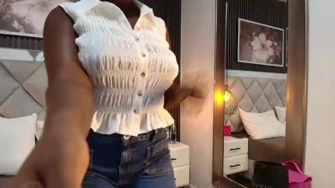 Snapshot of huddah_cam chatting on September 17, 2025, 11:12 am huddah online show from September 17, 2025, 11:12 am