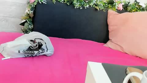 Erin online show from February 20, 2025, 8:06 am