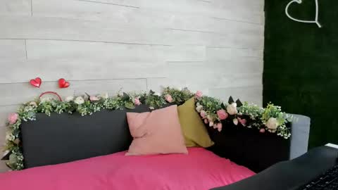 Erin online show from February 25, 2025, 12:13 pm