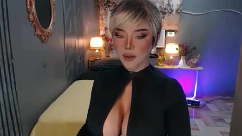 Snapshot of hugecockchristine chatting on December 21, 2025, 5:20 pm Christine online show from December 21, 2025, 5:20 pm