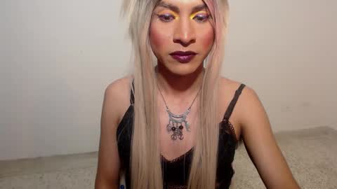 Snapshot of hugedaneska chatting on December 23, 2025, 6:11 am Danezka online show from December 23, 2025, 6:11 am