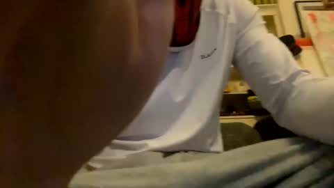 Snapshot of hugewhitecockboy chatting on November 20, 2025, 10:37 am hugewhitecockboy online show from November 20, 2025, 10:37 am