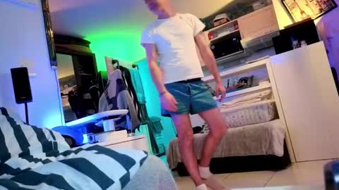 Hugo online show from January 3, 2025, 9:15 pm