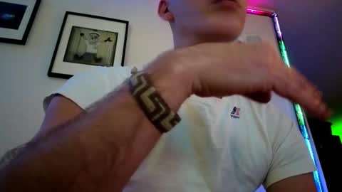 Hugo online show from November 7, 2025, 10:32 pm