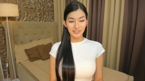 hunkhomerontop online show from November 3, 2025, 6:25 am