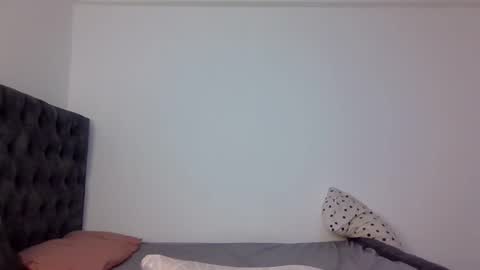 hunny online show from November 20, 2025, 2:01 am