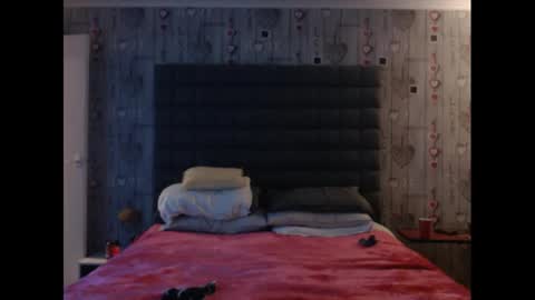 Snapshot of hunterandesme chatting on January 21, 2025, 10:30 pm HunterandEsme online show from January 21, 2025, 10:30 pm