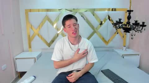 hunterheat_ online show from September 12, 2025, 11:43 am