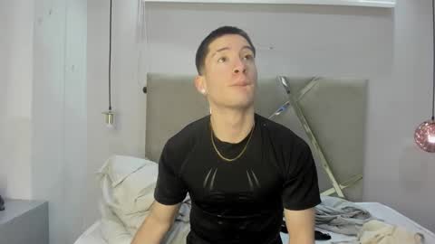 hunterheat_ online show from October 15, 2025, 12:05 pm