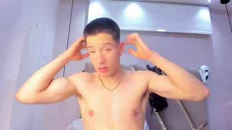 hunterheat_ online show from October 20, 2025, 9:32 am