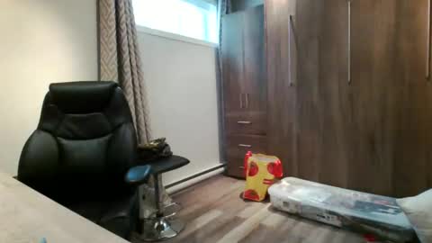 Snapshot of hurley7890 chatting on December 11, 2024, 5:37 pm hurley7890 online show from December 11, 2024, 5:37 pm