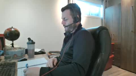 Snapshot of hurley7890 chatting on February 19, 2025, 2:34 pm hurley7890 online show from February 19, 2025, 2:34 pm