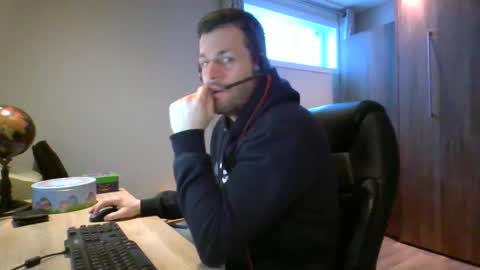 Snapshot of hurley7890 chatting on March 12, 2025, 2:34 pm hurley7890 online show from March 12, 2025, 2:34 pm