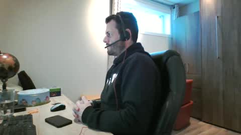 Snapshot of hurley7890 chatting on March 12, 2025, 6:00 pm hurley7890 online show from March 12, 2025, 6:00 pm