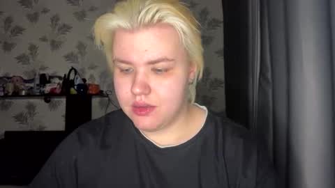 Snapshot of husk_ryan chatting on October 17, 2025, 10:23 pm Ryan online show from October 17, 2025, 10:23 pm