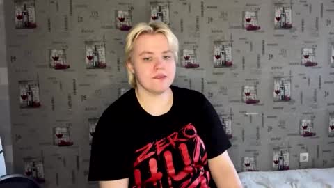 Snapshot of husk_ryan chatting on October 31, 2025, 1:23 pm Ryan online show from October 31, 2025, 1:23 pm