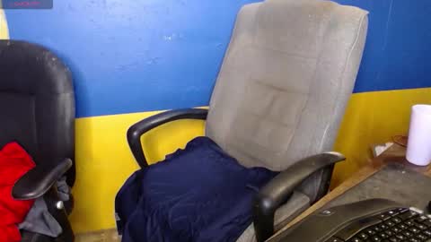 Snapshot of huskyguy chatting on October 13, 2025, 3:39 am Huskyguy online show from October 13, 2025, 3:39 am