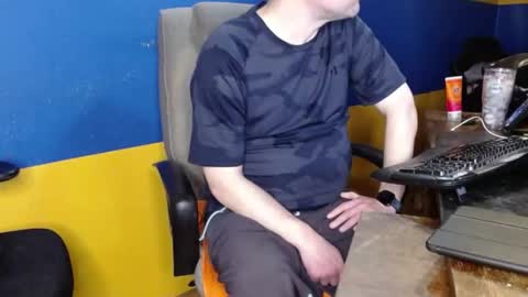 Snapshot of huskyguy chatting on March 1, 2026, 4:47 am Huskyguy online show from March 1, 2026, 4:47 am