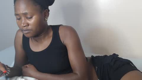 hyacinth_b online show from July 6, 2026, 6:43 pm