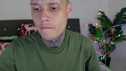 Snapshot of hyb_noctilux chatting on December 2, 2025, 2:39 am Call me sinner... online show from December 2, 2025, 2:39 am