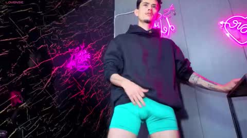 kelvis online show from November 14, 2025, 4:28 pm